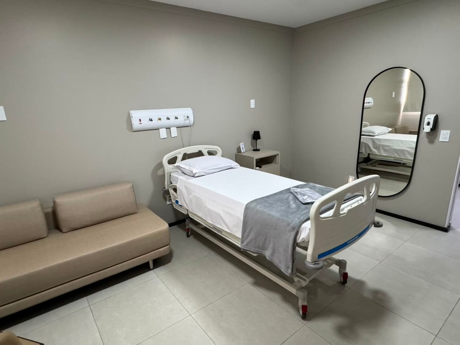 Sala de procedimentos para psiquiatria intervencionista